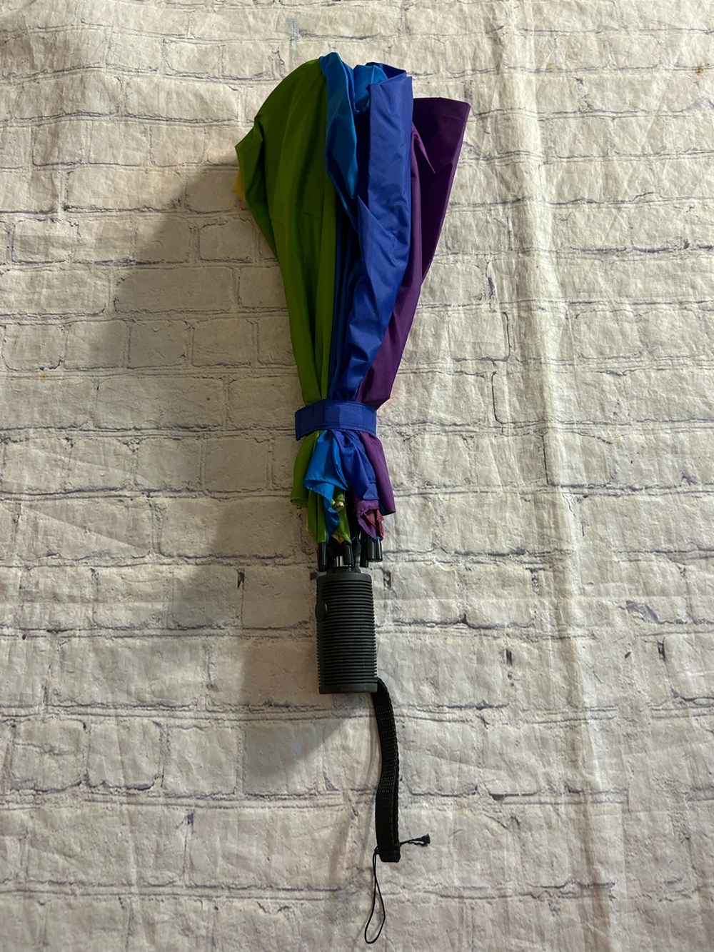 CHROMATICS RAINBOW LARGE PUSH BUTTON UMBRELLA BLACK RUBBER HANDLE & ROPE